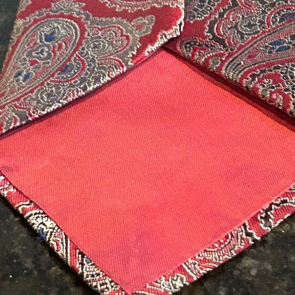 WINDRIDGE Men's Neck Tie Red & Brown Paisley 57"L x 3.5"W - Picture 4 of 8